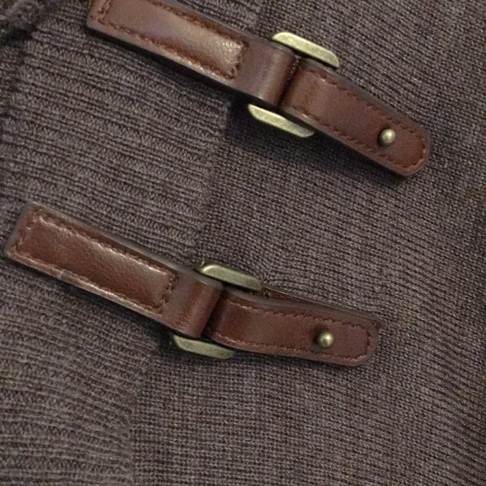 ELLEN TRACY - Super Chic Brown Sweater with Buckle Detail - Size: Large - Picture 7 of 13